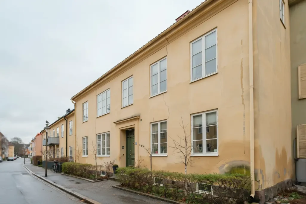 fasadrenovering och f nsterbyte p flerbostadshus i midsommarkransen